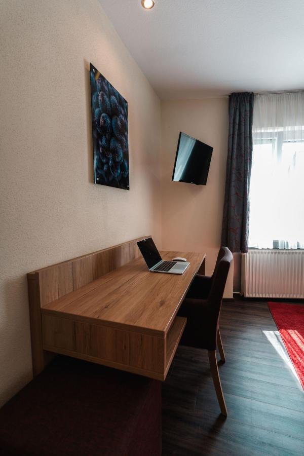 Und Weingasthof Schwarzer Adler 3* Wiesenbronn