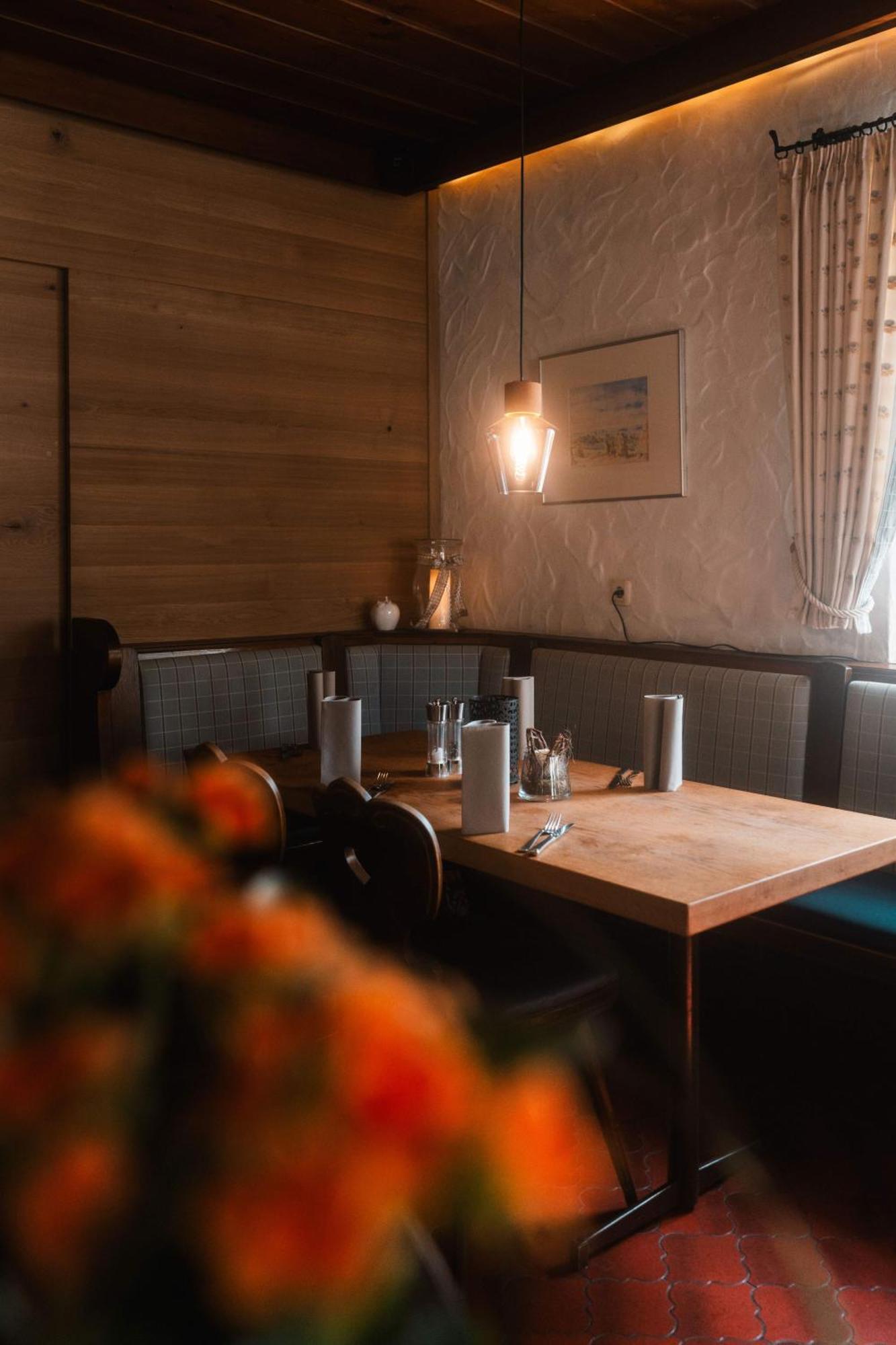 Und Weingasthof Schwarzer Adler Gasthof 3*