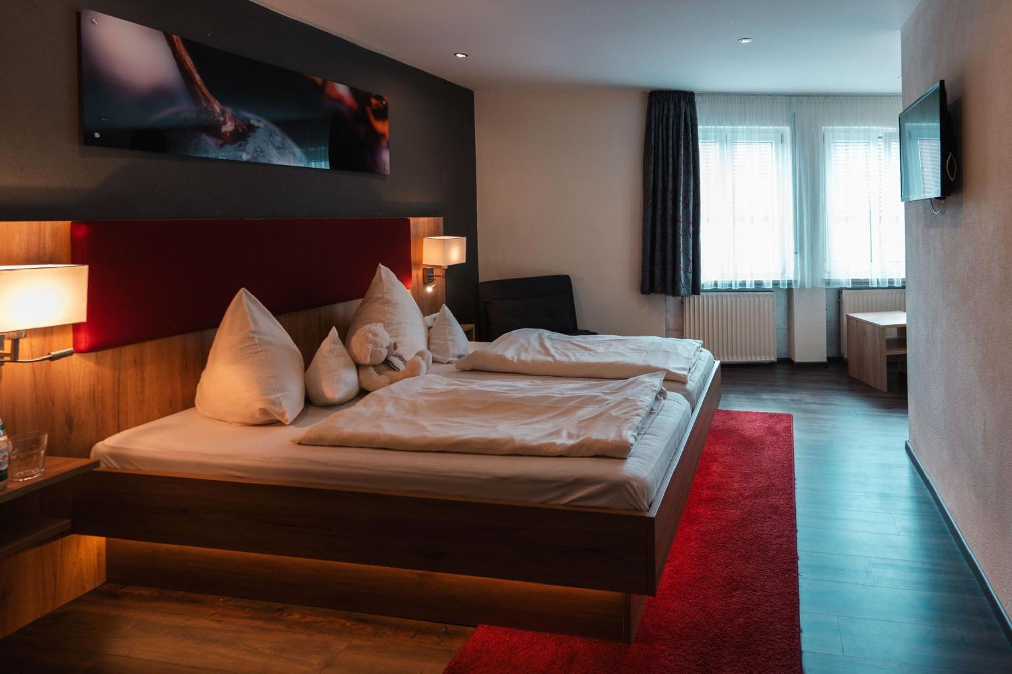Und Weingasthof Schwarzer Adler Gasthof 3*