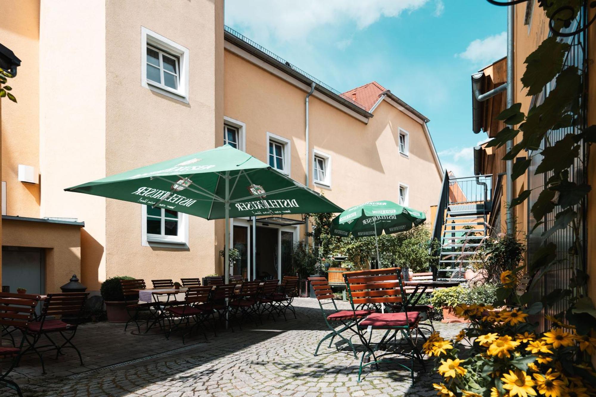 Gasthof Und Weingasthof Schwarzer Adler 3*